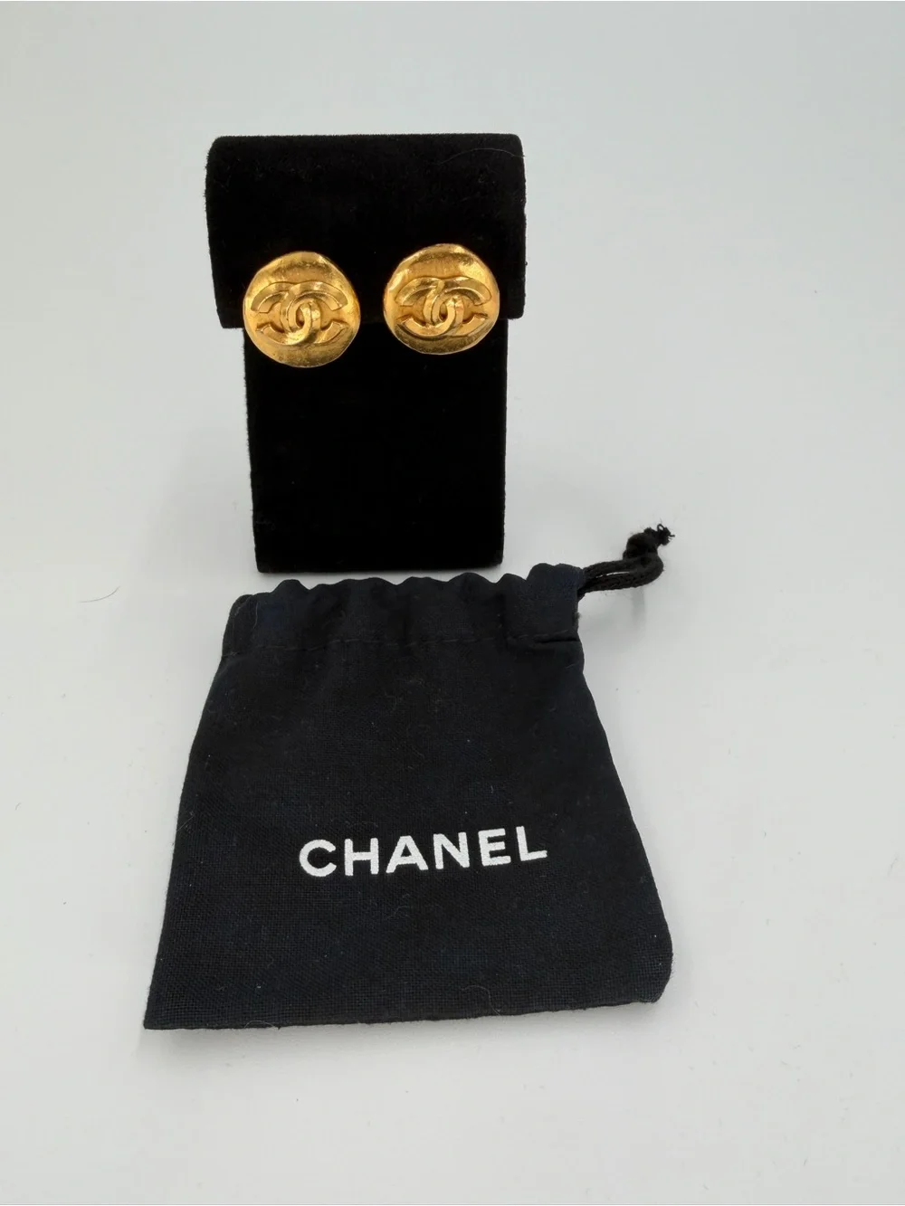 Vintage CHANEL 1995 Gold-Tone CC Logo Button Clip-On Earrings w/COA - Picture 2 of 14